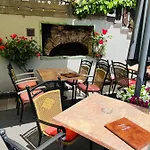 St. Georg Hotel *