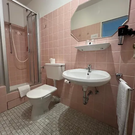 St. Georg Hotel *